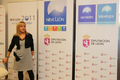 La presidenta de la Diputación, Isabel Carrasco, presenta la nueva marca promocional.