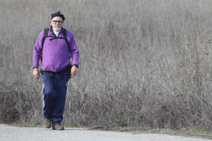 Pedro Mora, presidente de la Asociación de Diabéticos del Bierzo, en una de sus múltiples caminatas.