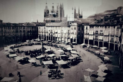 Día de mercado en la plaza Mayor de Burgos (1865). CARLOS SAIZ VARAONA.