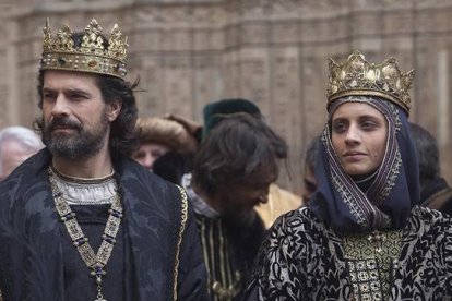 Rodolfo Sancho y Michelle Jenner, protagonistas de la serie de TVE-1 'Isabel'.