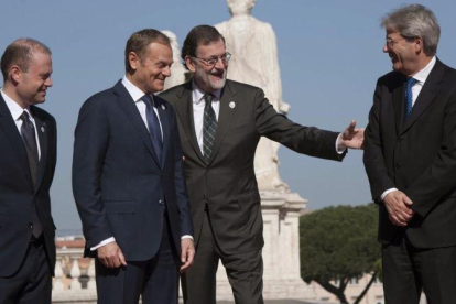 Mariano Rajoy, segundo por la derecha, a su llegada a la Cumbre de Roma.