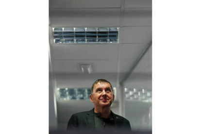 El líder de EH Bildu, Arnaldo Otegi, ayer, en San Sebastián. JUAN HERRERO