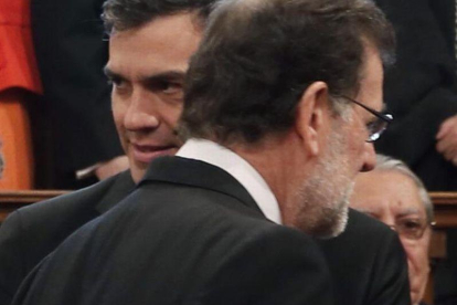 Mariano Rajoy y Pedro Sánchez en la entrega del premio Cervantes en Alcalá de Henares.