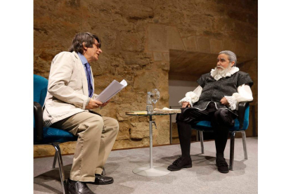 Imagen de uno de los momentos de la representación de ‘Entrevista a Cervantes’