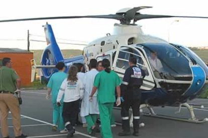 Los agentes ingresados en el hospital leonés presentaban diversas heridas de distinta consideración, ninguna de ellas de gravedad.