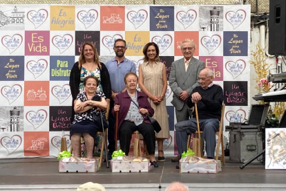 Homenaje a Socorro Casrillo, Gloria Antón y Baltasar del Canto, que cumplen 90 años. DL