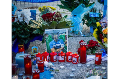 Nápoles lloró como propia la muerte de Maradona. ABBATE