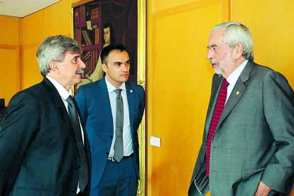 García Marín y Baelo, con el rector de la Unam, Enrique Graue. DL