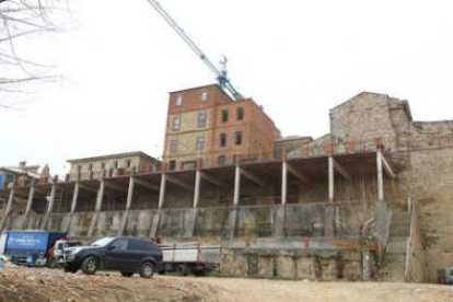 La terraza y la escalera de la trasera del edificio, en la imagen, no serán modificadas.