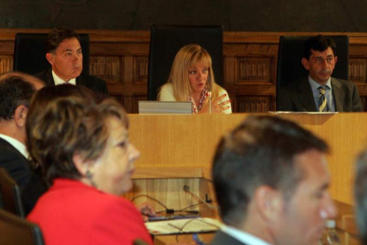 Imagen de archivo del Pleno de la Diputación celebrado el mes pasado.