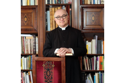 El padre José Antonio Fortea ejerce como sacerdote en la diócesis de Alcalá de Henares. RAQUEL P. VIECO