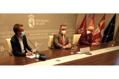 Santiago Dorado, Eduardo Morán y Matías Lorente, dieron cuenta ayer de la liquidación de las cuentas de la institución correspondientes a 2021. RAMIRO