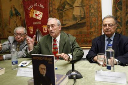 Félix Pacho Reyero, Cándido Alonso y Guillermo Suárez, en la presentación.