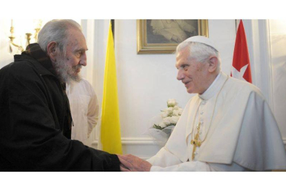 Fidel Castro y Benedicto XVI durante su encuentro.