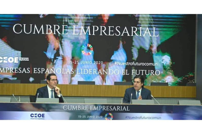 El presidente de la CEOE, Antonio Garamendi, con Rafael del Pino, presidente de Ferrovial. CEOE