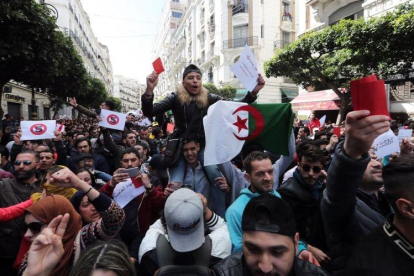 Protestas en Alger contra Bouteflika, este domingo.