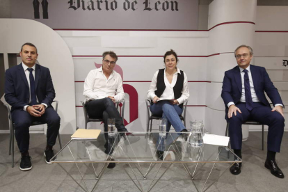 Un momento de la jornada organizada en el Club de Prensa de Diario de León. RAMIRO