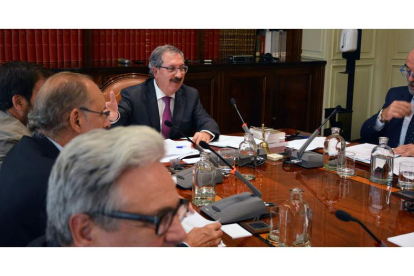 Rafael Mozo preside el Pleno extraordinario del Consejo General del Poder Judicial, ayer. CGPJ