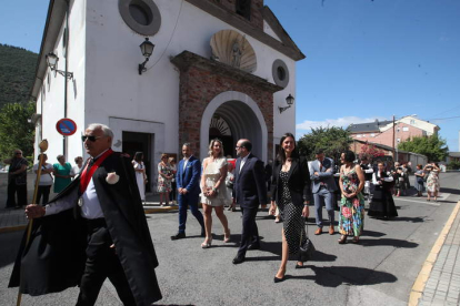 David Pacios (CB), Patricia González (Vox), el alcalde, Marco Morala y la edil del PP Lidia Coca, en Flores del Sil. ANA F. BARREDO