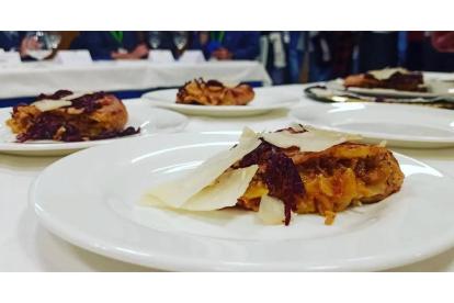 La tortilla española elaborada por la Escuela de Hostelería de León fue la mejor valorada. DL