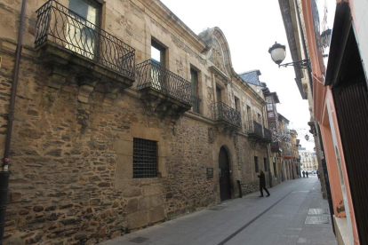 La fachada del Museo del Bierzo en Ponferrada, en una imagen de archivo. L. DE LA MATA