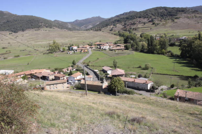 Vista de parte del pueblo de Colle. CAMPOS