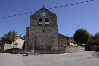 Iglesia de la localidad de Veneros. CAMPOS