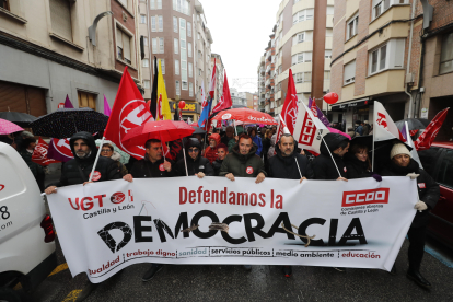 Cabeza de la manifestación celebrada en Ponferrada. L. DE LA MATA