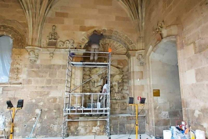 Trabajos realizados para la restauración de la obra de Juan de Juni, en San Marcos. DL