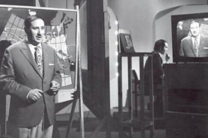 El malogrado meteorólogo Fernando Medina, en una foto histórica de su etapa en TVE en los primeros años de la televisión en España.