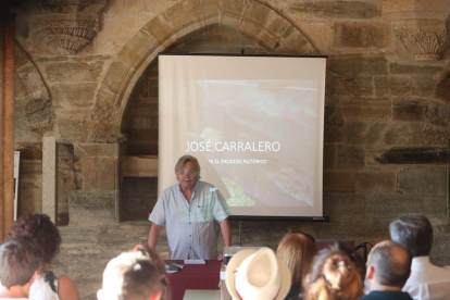 El catedrático y pintor José Carralero, ayer tarde durante su conferencia.