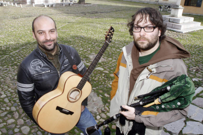 Diego Gutiérrez y Rodrigo Martínez forman el dúo de música leonesa Tarna.