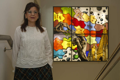 Ana López Aller, gerente de Autismo León, en el centro Pilar Vallez, situado en La Chantría. FERNANDO OTERO