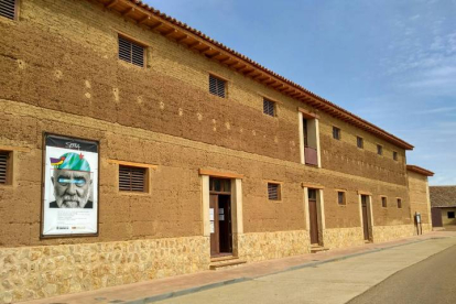 Imagen de archivo de la fachada y entrada al Museo de la Industria Harinera de Castilla y León (Mihacale). MEDINA / RAMIRO