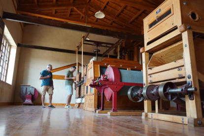 Fotografía de algunas máquinas de transformación del trigo en harina que pueden verse en su museo.  MEDINA / RAMIRO