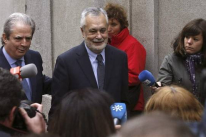 El expresidente andaluz José Antonio Griñán, este jueves, 9 de abril, a su llegada al Tribunal Supremo para declarar por el caso de los ERE.