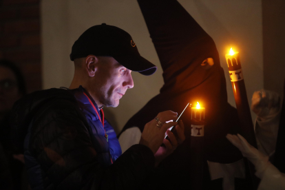 Momentos previos a la procesión del Silencio de Ponferrada. L. DE LA MATA