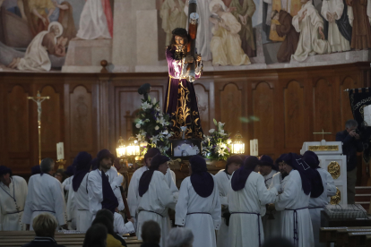 Preparativos de la procesión. L. DE LA MATA