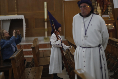 Momentos previos a la procesión del Silencio de Ponferrada. L. DE LA MATA