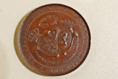 Medalla que recibió Sebastiana Gancedo en 1892. RAMIRO