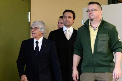 Bernie Ecclestone llega a un juzgado de Múnich.