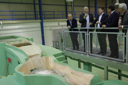 El presidente de la Junta, Alfonso Fernández Mañueco, y el CEO de Iberdrola España, Mario
Ruiz-Tagle, inauguran unas instalaciones de última generación en Muelas del Pan. DL