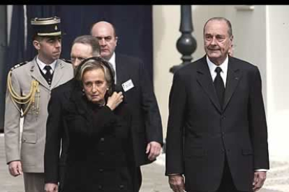 ...Jacques Chirac y su esposa Bernadette...