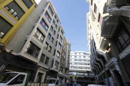 Edificios de viviendas en el centro de León. MARCIANO PÉREZ