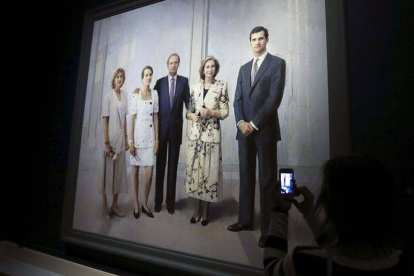 El cuadro 'La Familia de Juan Carlos I', de Antonio López, que Patrimonio Nacional ha presentado hoy