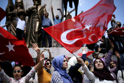 Partidarios de Erdogan en el parque Sarachane de Estambul.