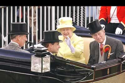 La reina de Inglaterra, Isabel II, y su marido, el duque de Edimburgo, son dos de los incondicionales asiduos de este evento social.