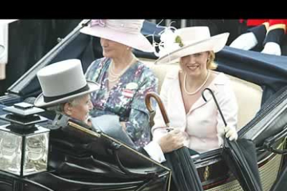 Sophie, la esposa del Príncipe Eduardo, llegó a Ascot con una sencilla pamela.