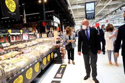 Carnero, inaugura en el centro principal de Carrefour en Madrid una exposicion de productos de Tierra de Sabor. BENITO ORDÓÑEZ