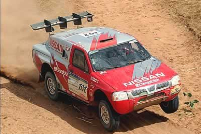 Luc Alphand se impuso con más de 14 minutos de ventaja sobre el escocés Colin McRae (Nissan), campeón mundial de rallys en 1995.
